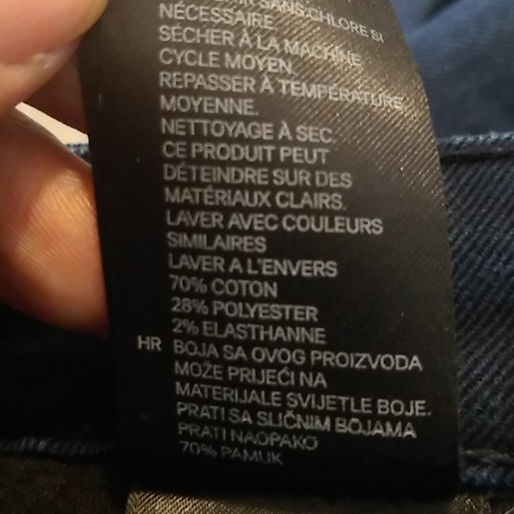 3/$15 H&M dark wash stretch tapered leg jeans - Picture 6 of 6
